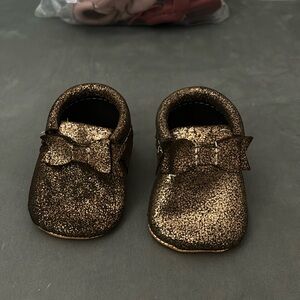 Freshly picked black and gold size 1